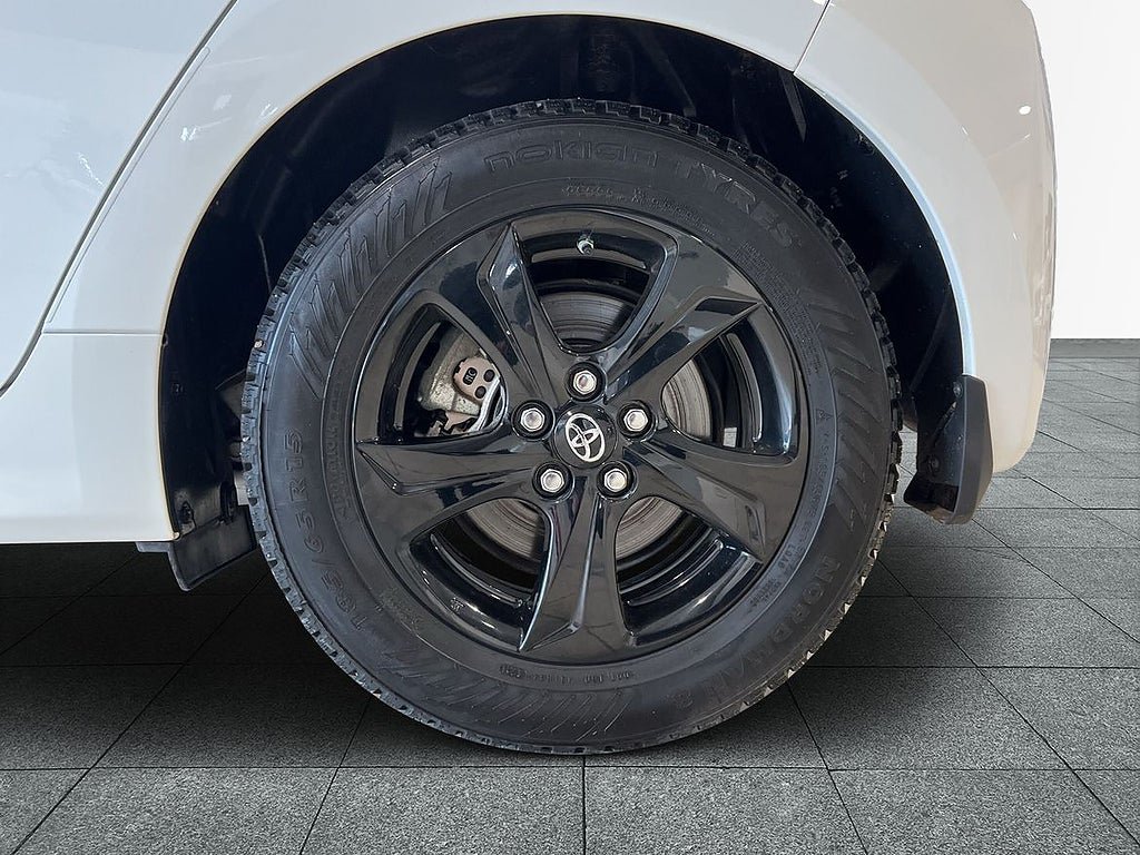 Vehicle Image 16