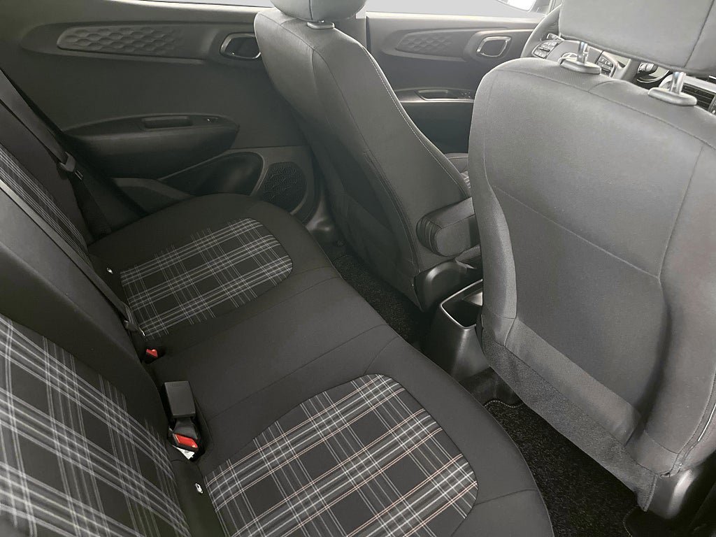 Vehicle Image 11
