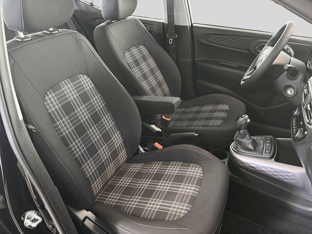 Vehicle Image 12