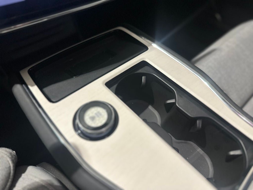 Vehicle Image 19