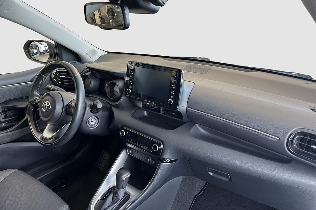 Vehicle Image 9