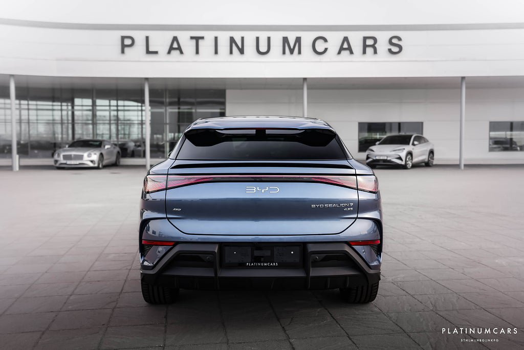 Vehicle Image 4
