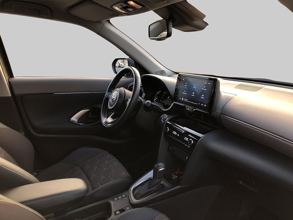 Vehicle Image 10