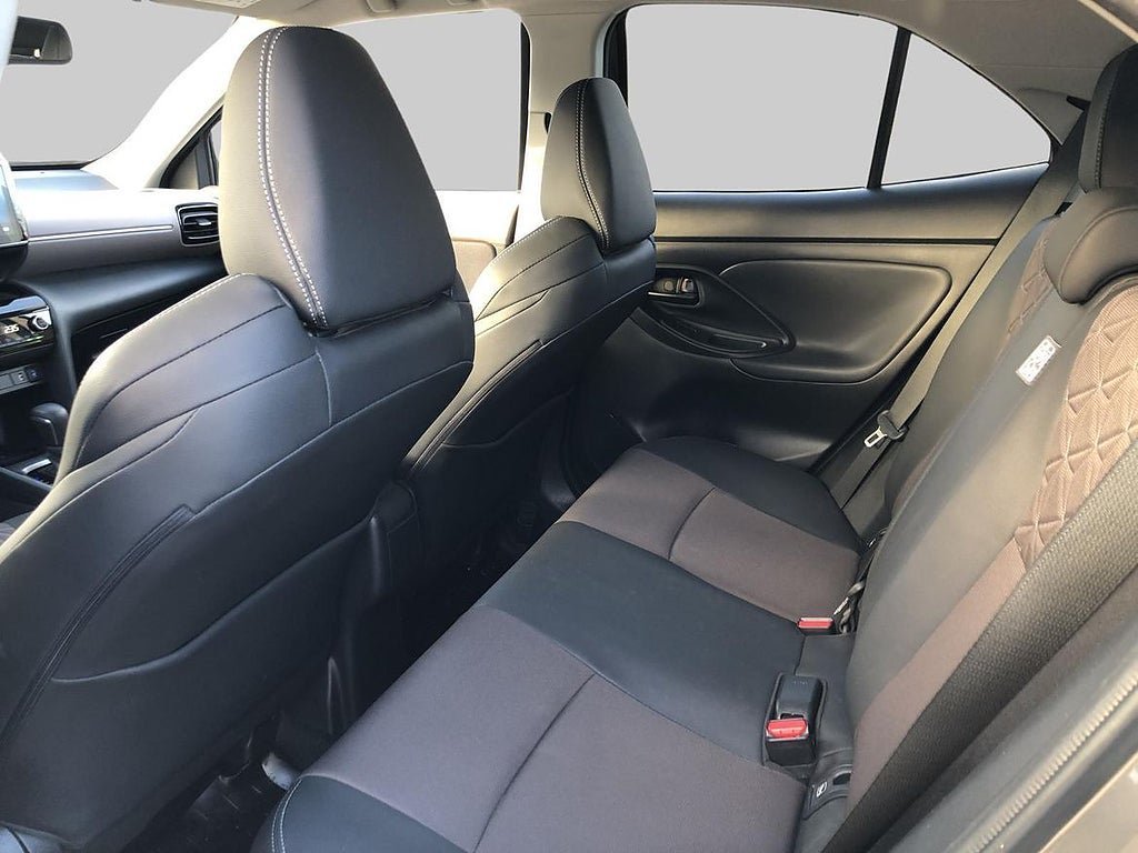 Vehicle Image 11