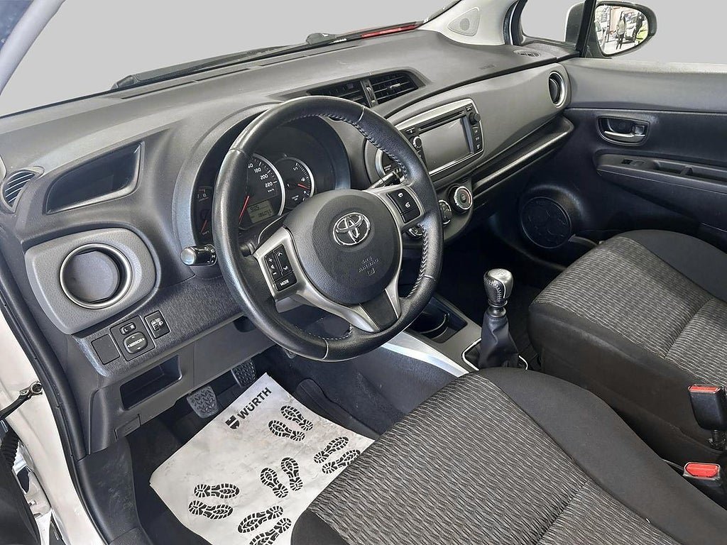 Vehicle Image 13