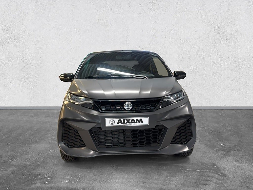 Vehicle Image 8