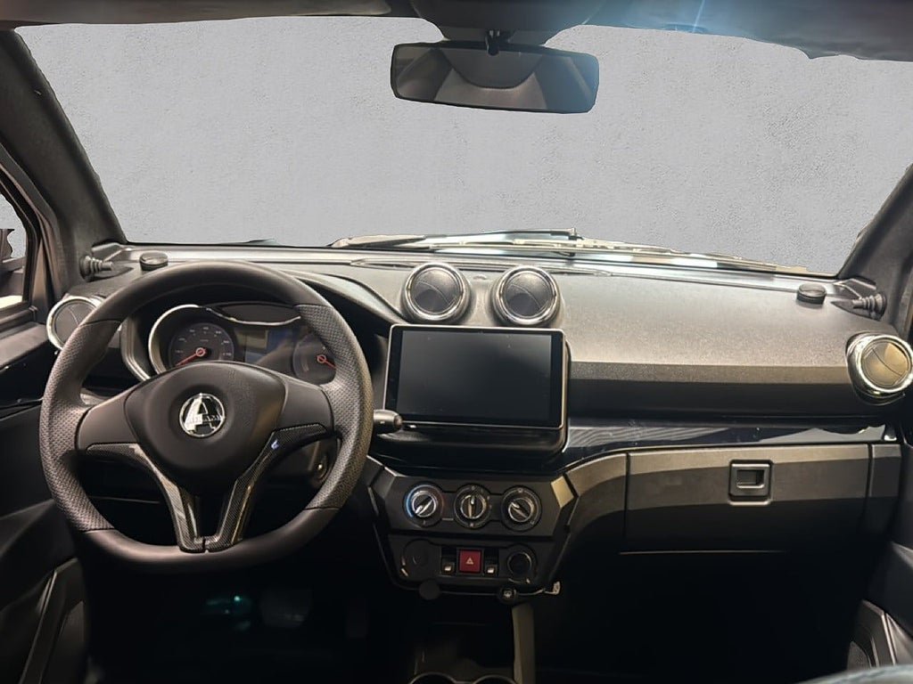 Vehicle Image 12