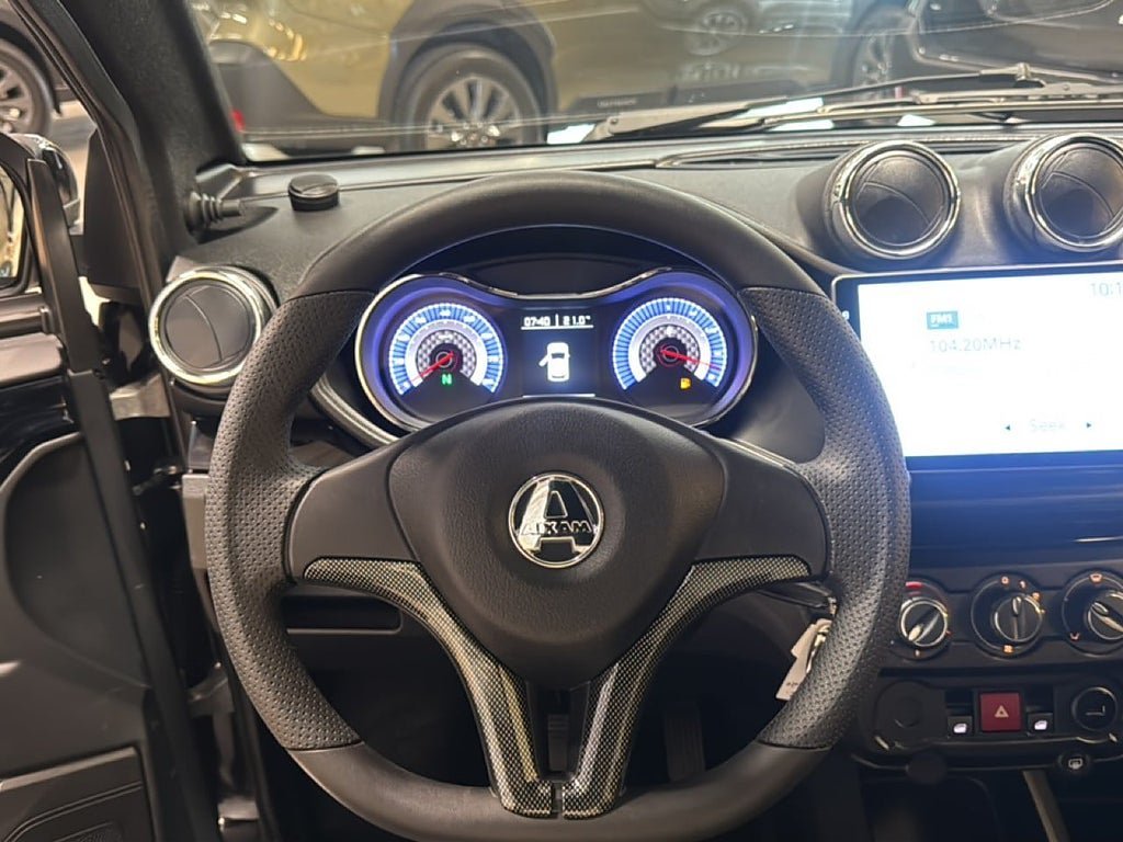 Vehicle Image 14