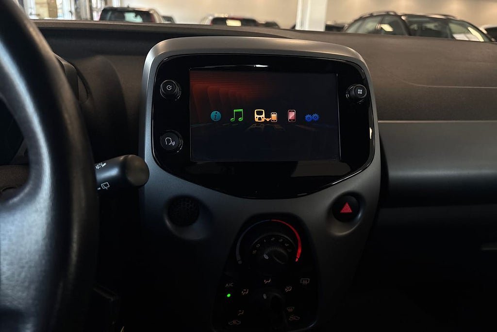 Vehicle Image 15