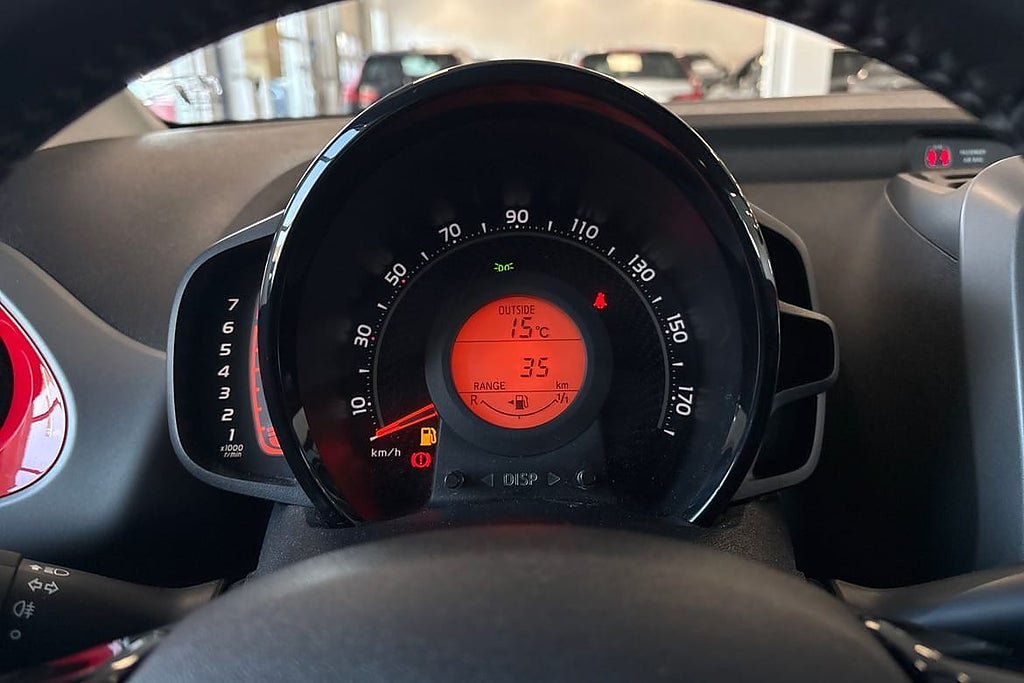 Vehicle Image 16
