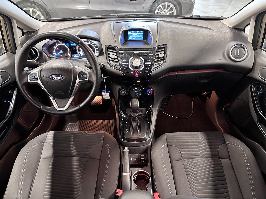 Vehicle Image 8