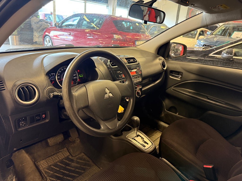 Vehicle Image 8