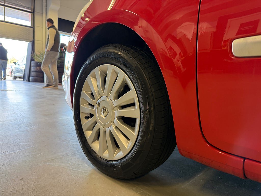Vehicle Image 12