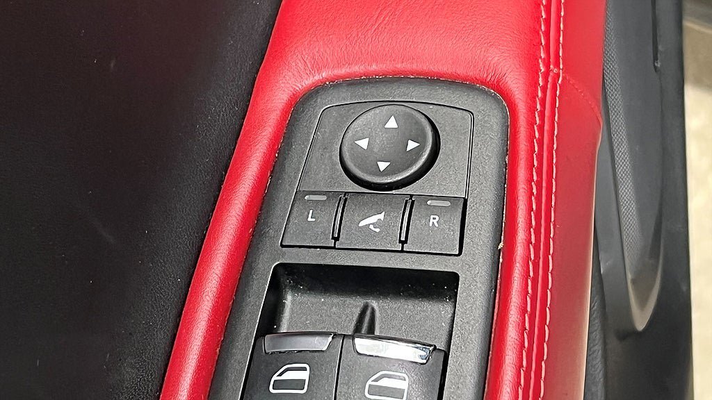 Vehicle Image 25