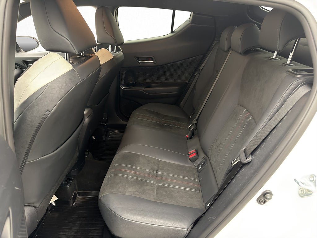 Vehicle Image 25