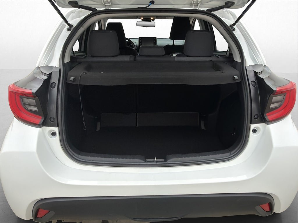 Vehicle Image 25