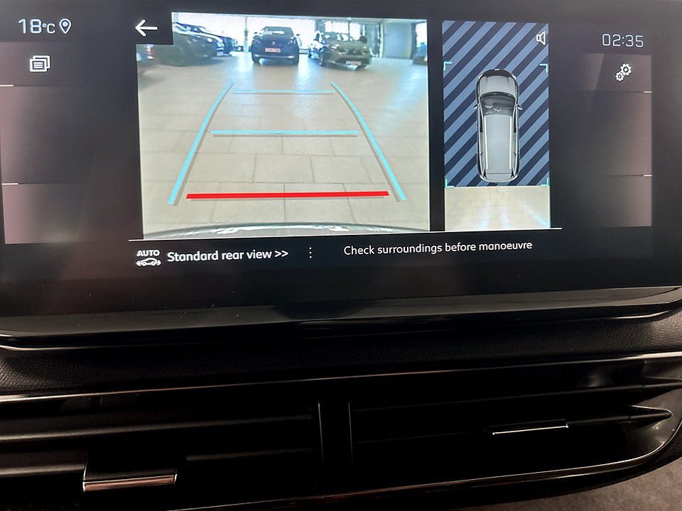 Vehicle Image 9