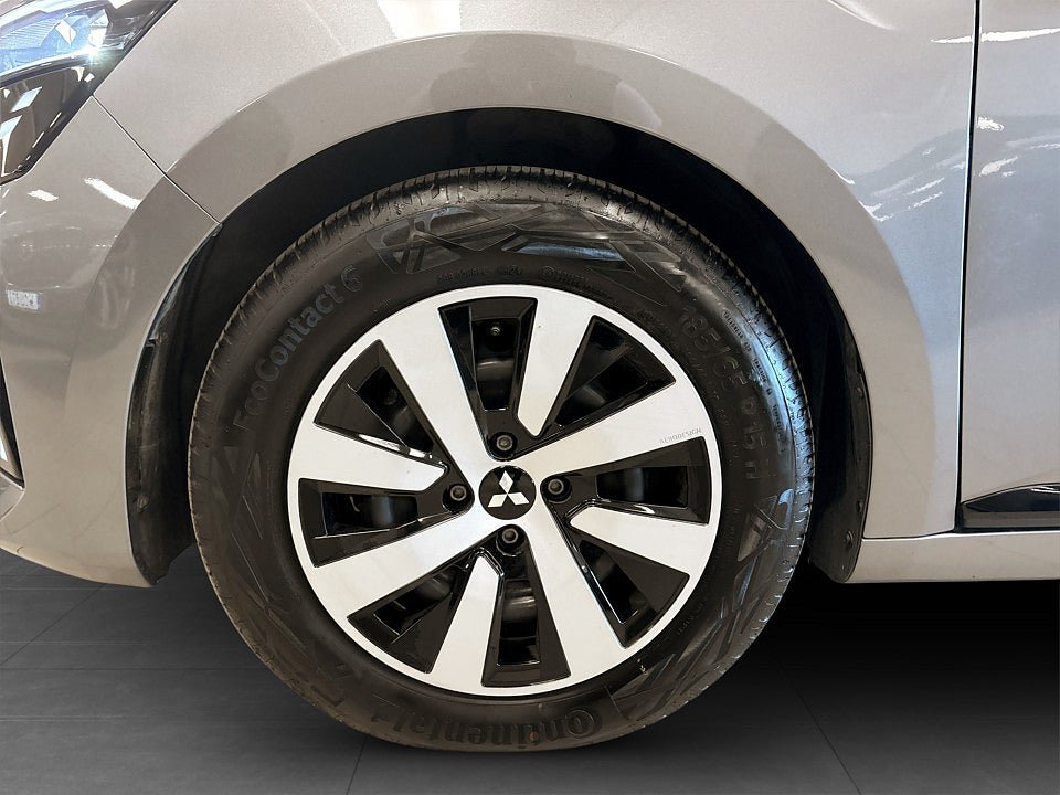 Vehicle Image 15