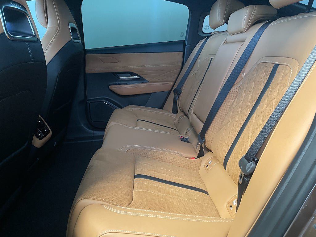 Vehicle Image 14