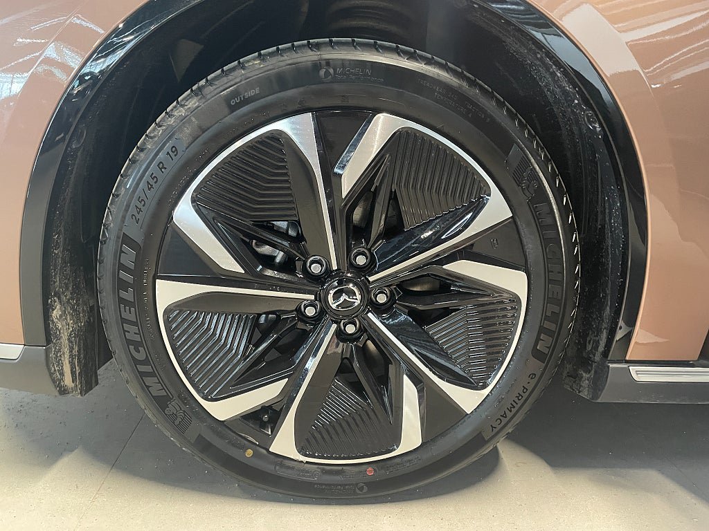 Vehicle Image 16