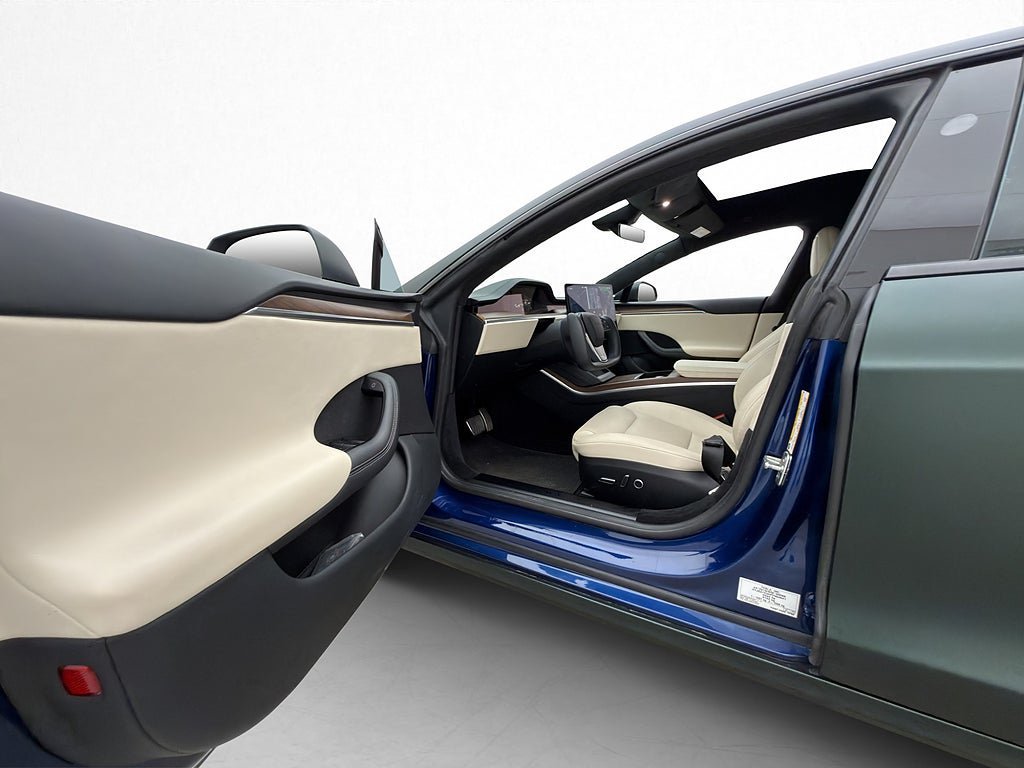 Vehicle Image 11