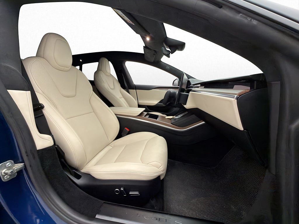 Vehicle Image 23
