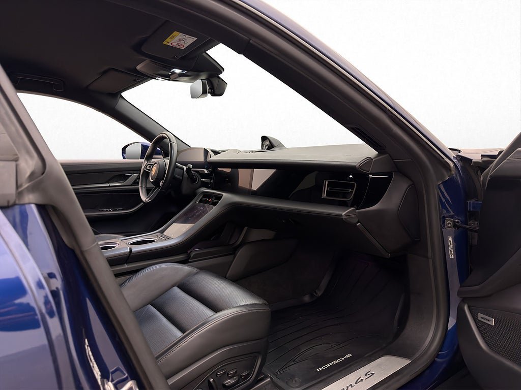 Vehicle Image 28