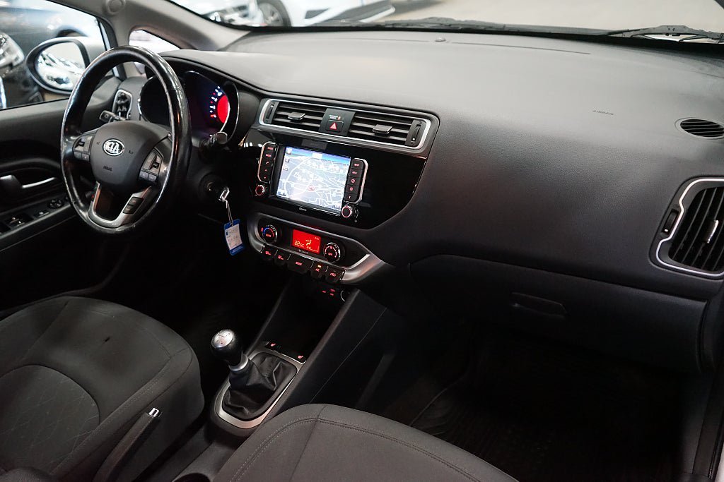 Vehicle Image 16