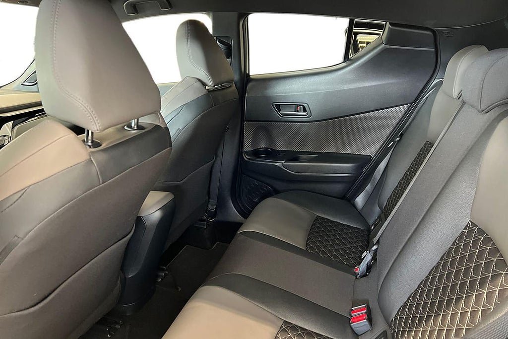 Vehicle Image 11