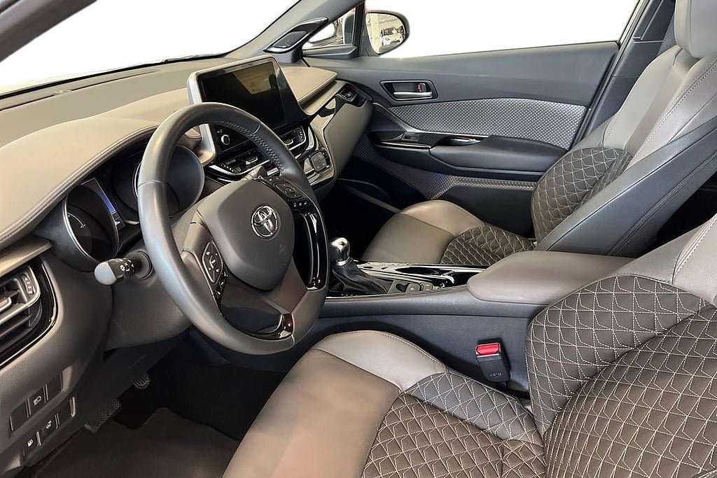 Vehicle Image 12