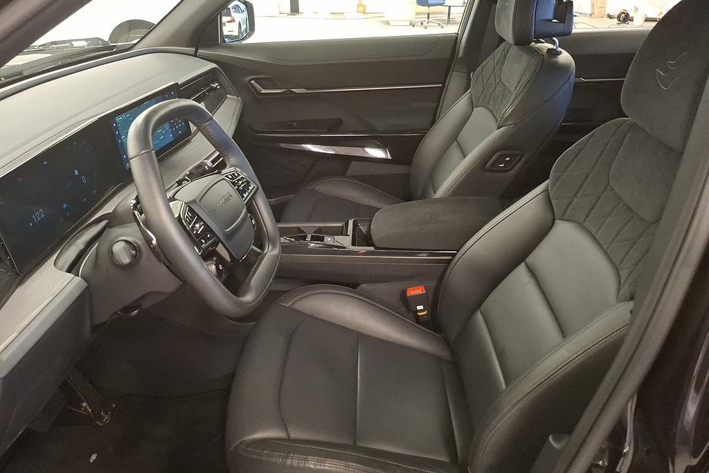 Vehicle Image 12