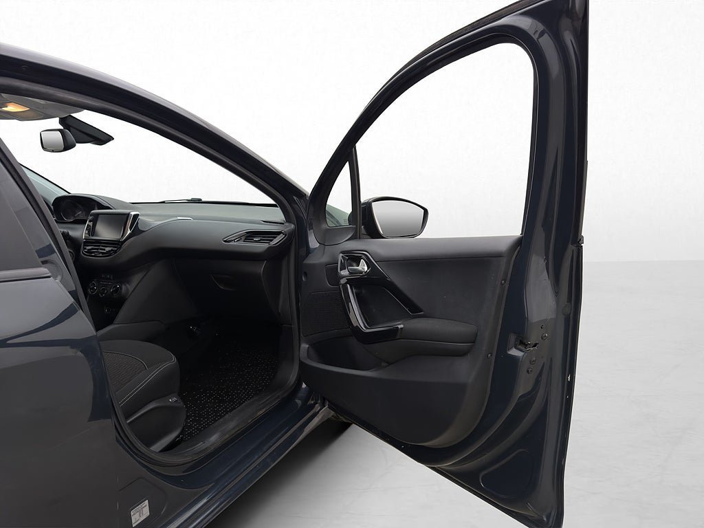 Vehicle Image 23
