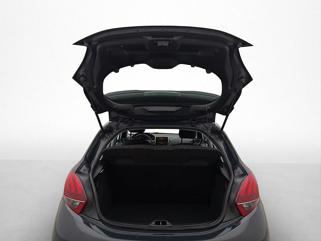 Vehicle Image 25