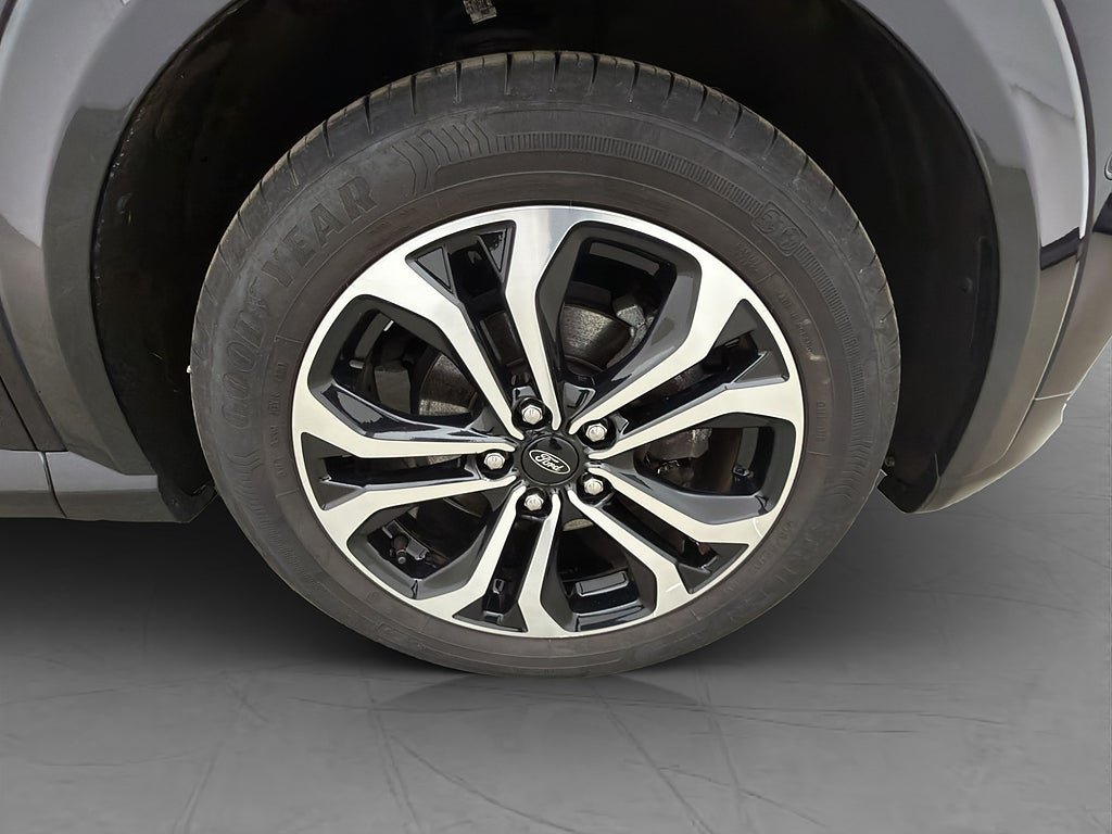Vehicle Image 32