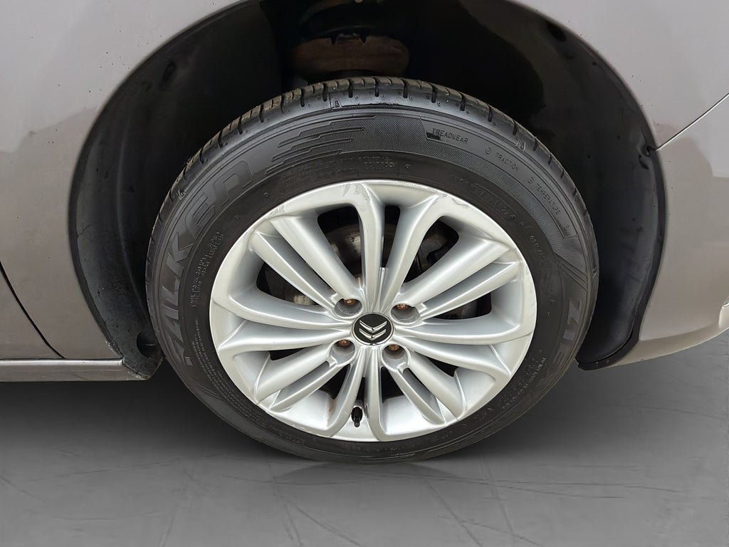 Vehicle Image 33