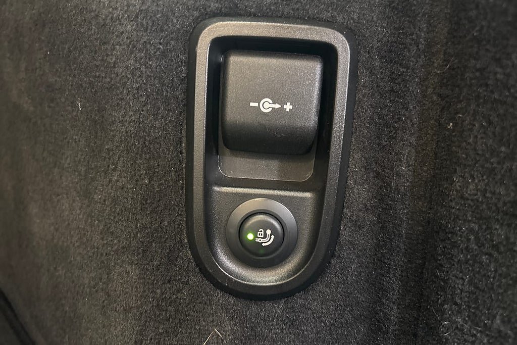 Vehicle Image 25