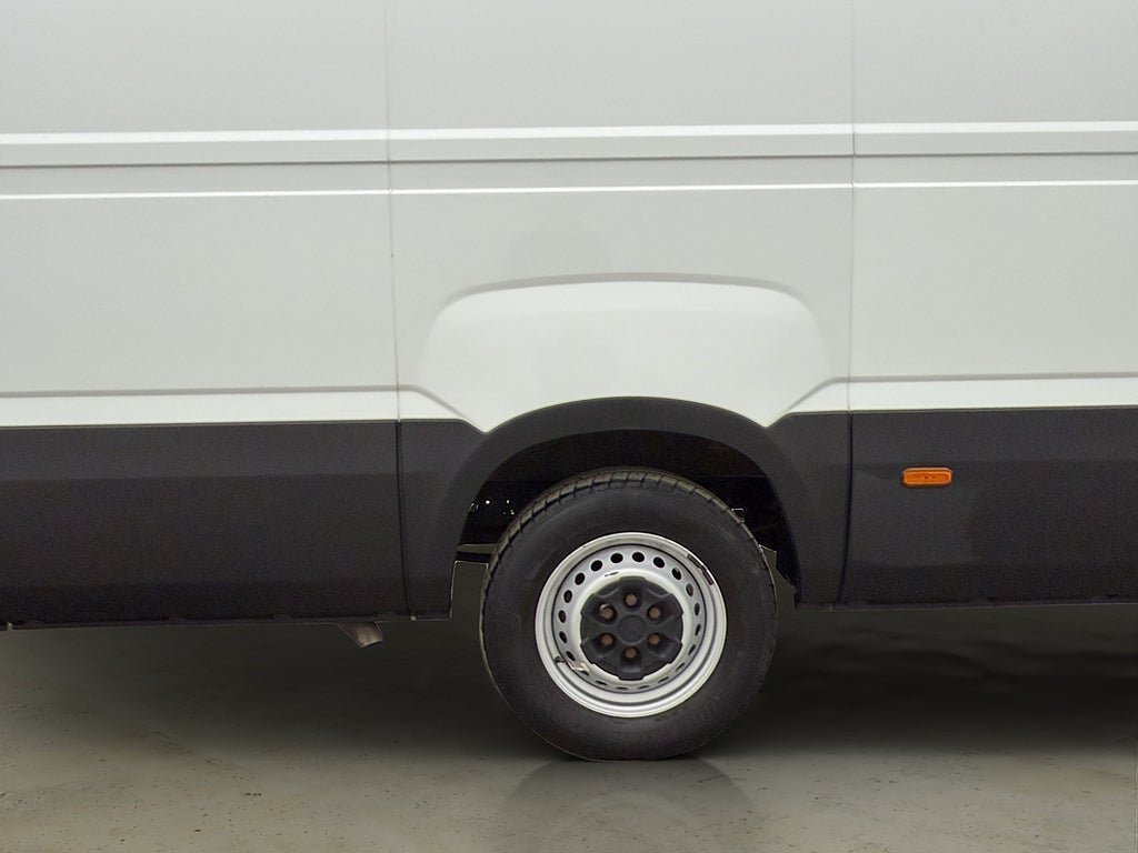 Vehicle Image 28