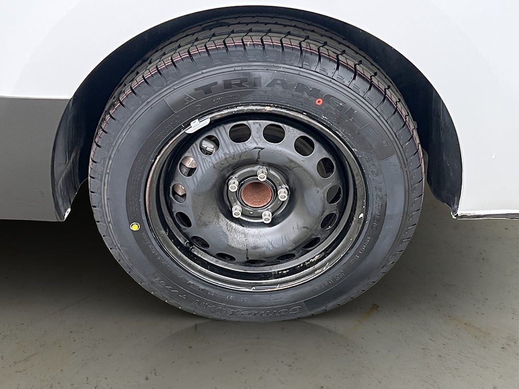 Vehicle Image 32