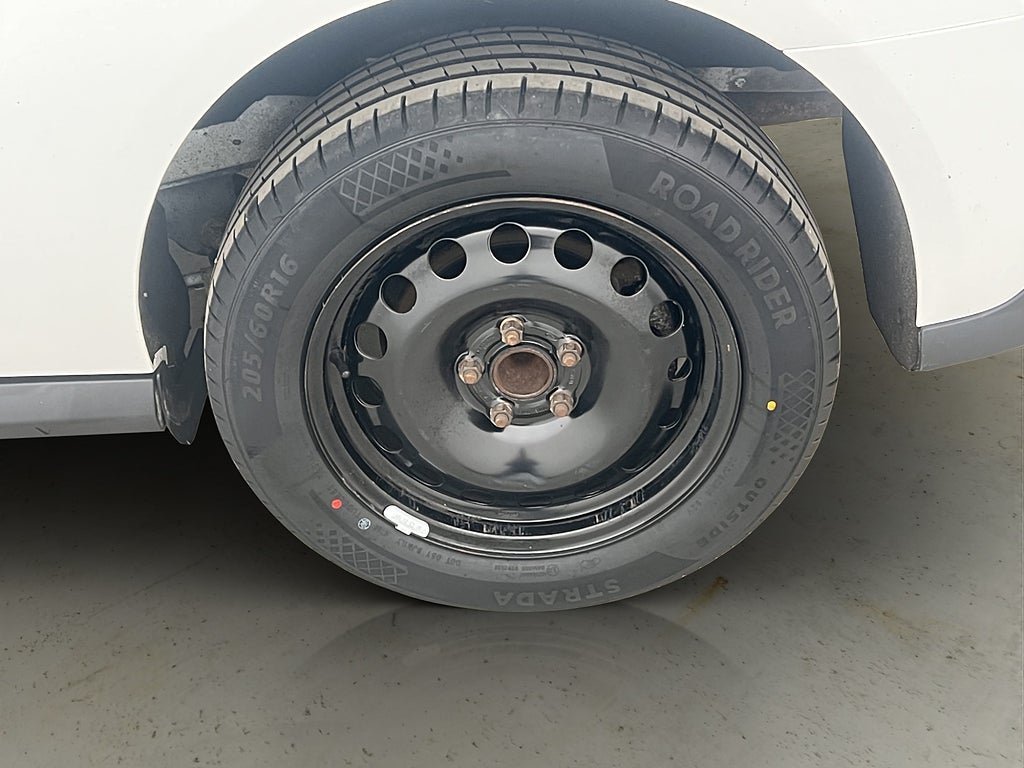Vehicle Image 25