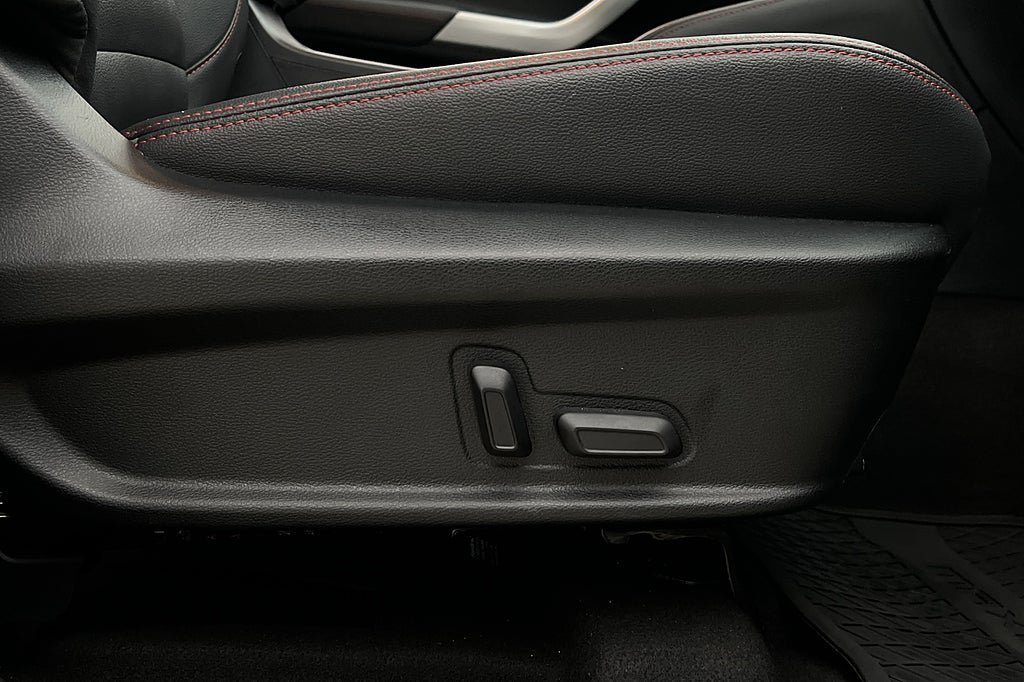Vehicle Image 25