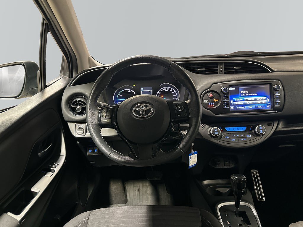 Vehicle Image 9