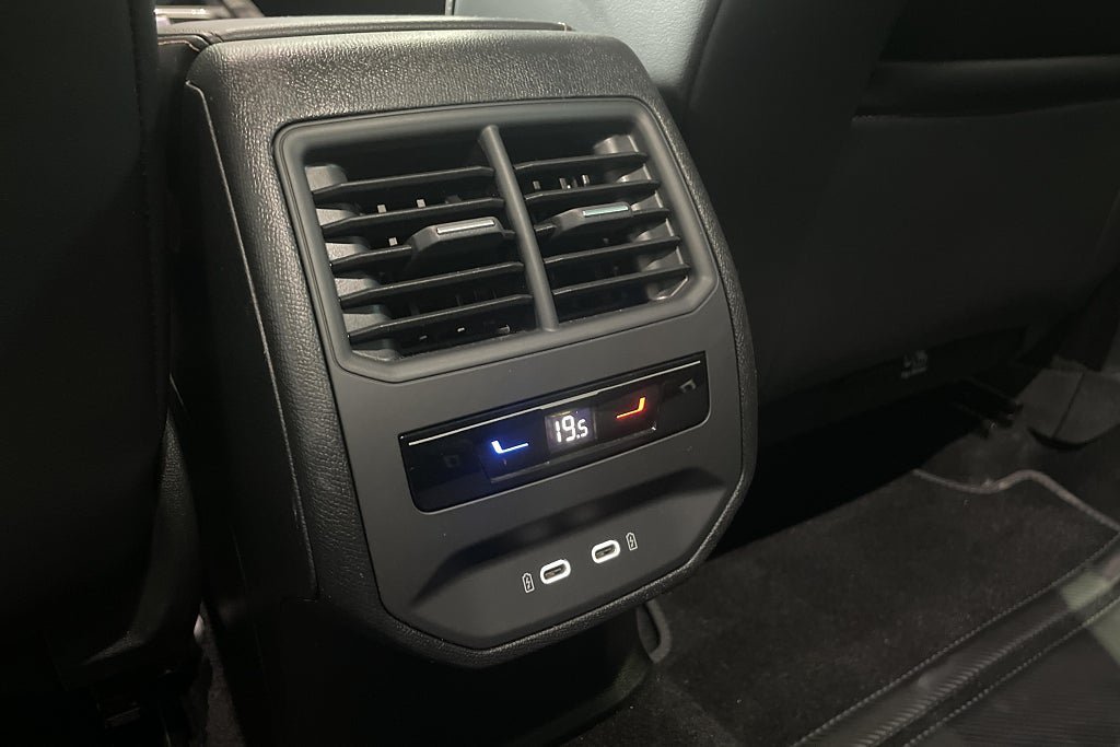 Vehicle Image 28