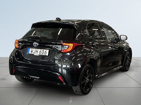 Vehicle Image 6