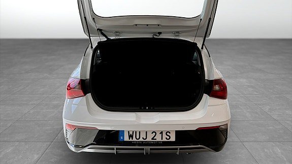 Vehicle Image 12