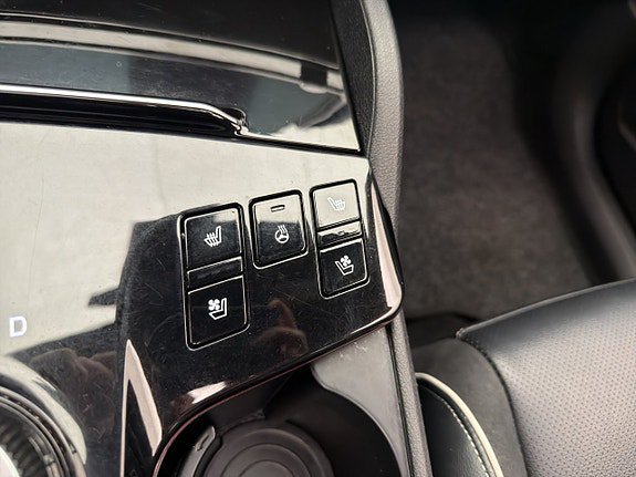 Vehicle Image 26