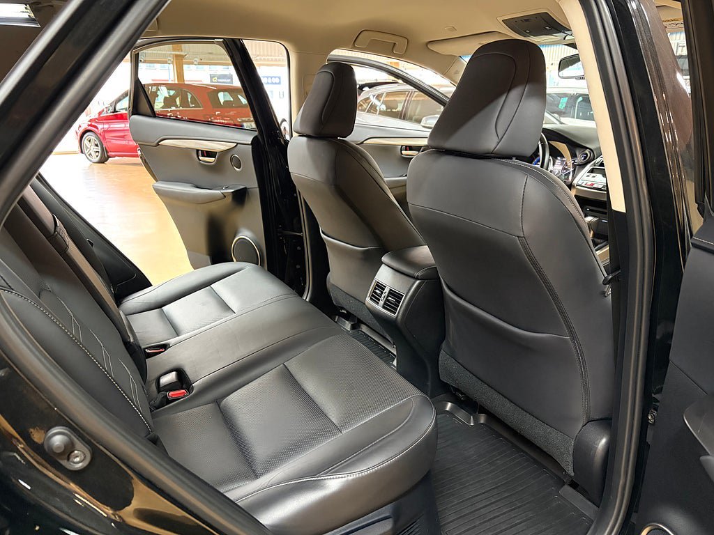 Vehicle Image 18