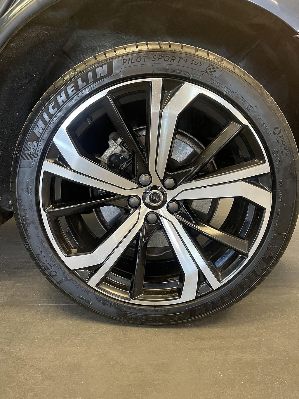 Vehicle Image 11