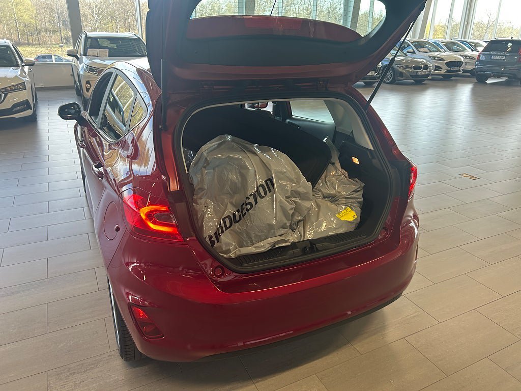 Vehicle Image 12