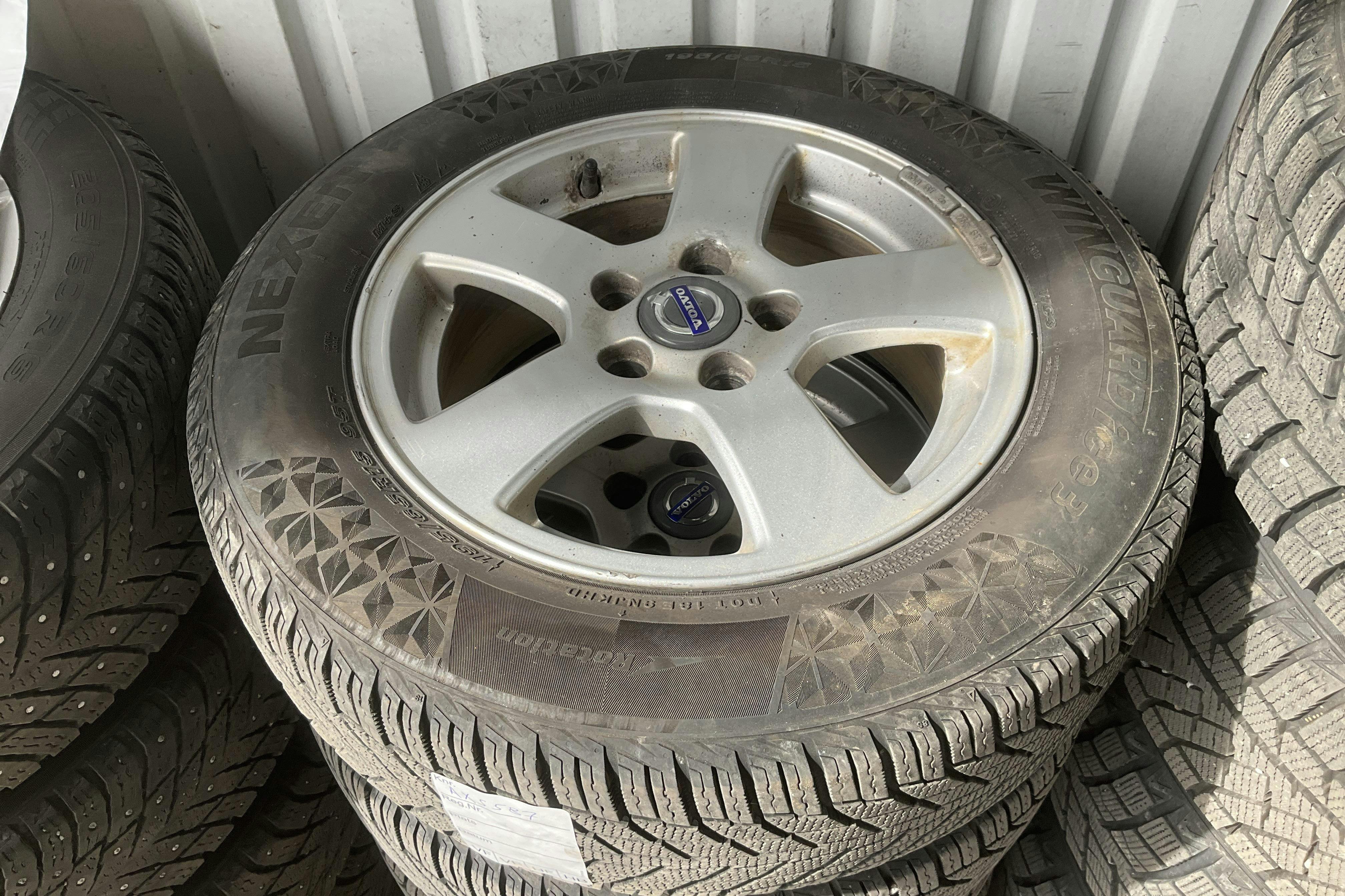 Vehicle Image 12