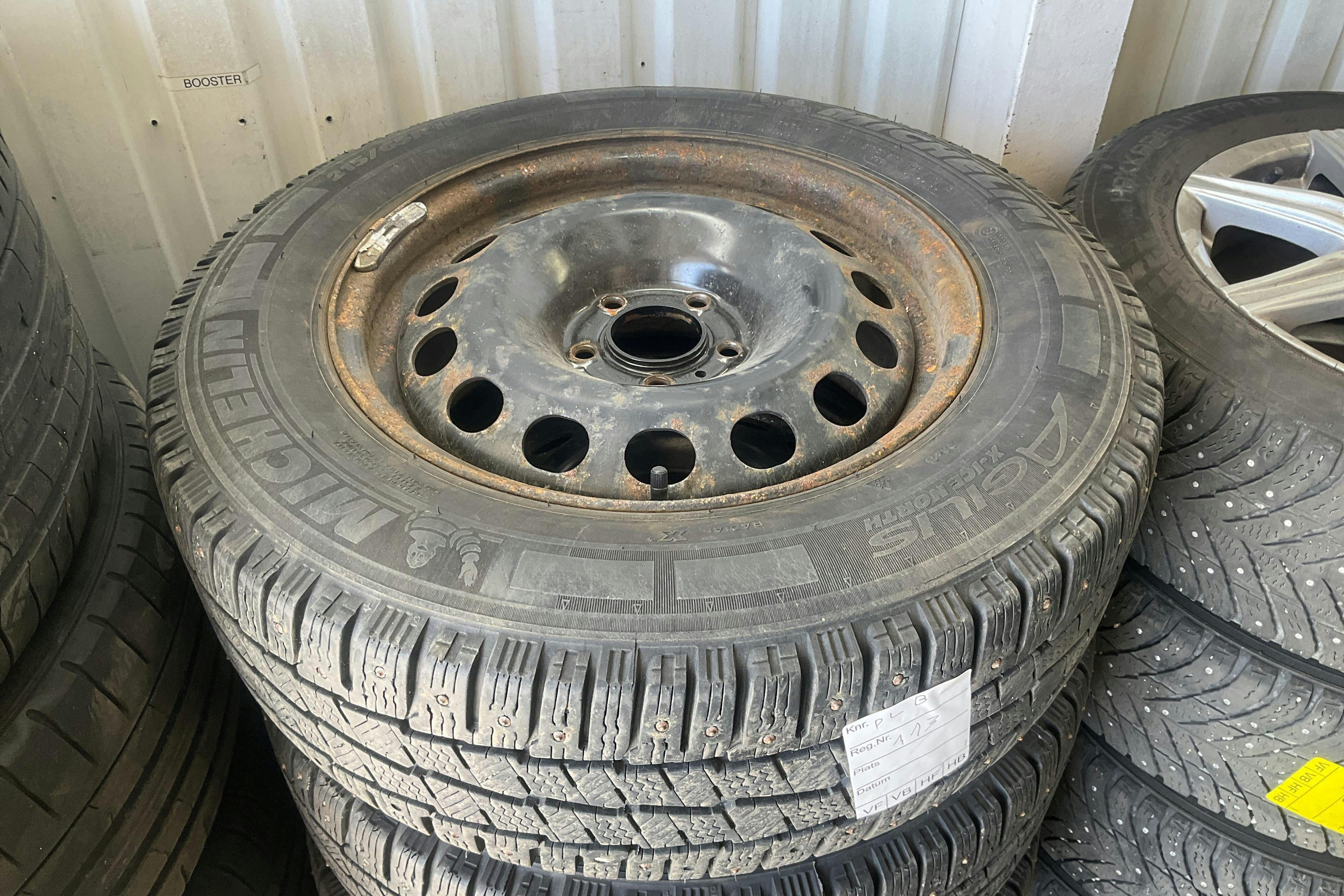 Vehicle Image 13